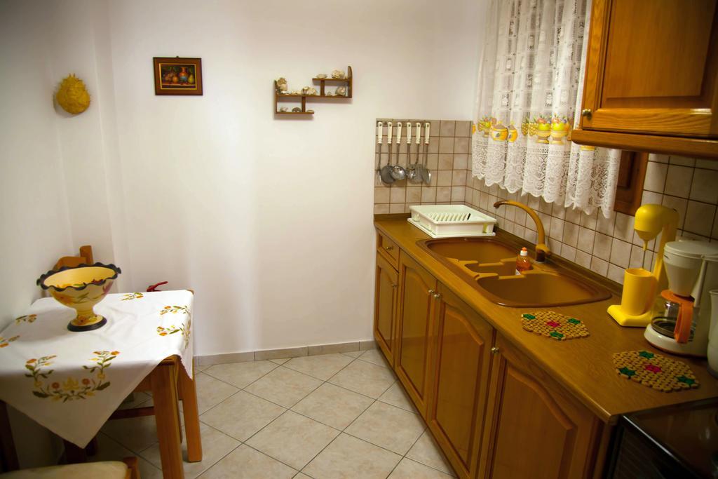 Avlonitis Rooms Parga Exterior foto